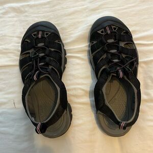 Keen sandals. Women’s size 9. Brown. Worn once or twice.